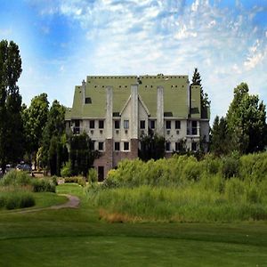 Izatys Resort